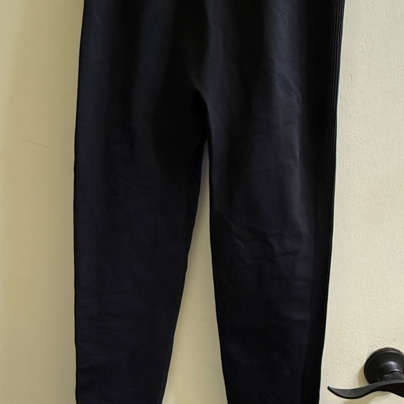 Halara Seamless Flow High Waisted Butt Lifting Leggings Black Size Med 7/8- New - Picture 2 of 6